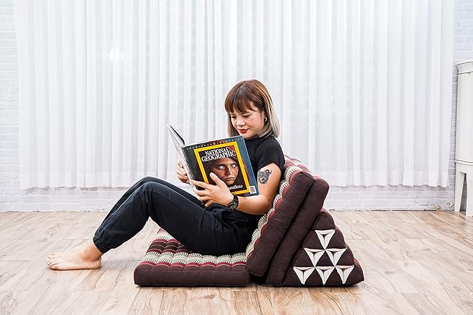 Leewadee 3-Fold Mat XXL with Triangle Cushion – Firm TV Pillow, Foldable Mattress with Cushion Made of Kapok, 67 x 31 inches, Brown Red