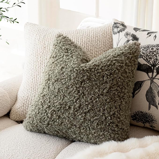 Foindtower 2 Pieces 22x22 Inch Sage Green, Faux Fur Throw Pillow Cover Accent Sherpa Pillow Fuzzy Soft Pillowcases Sheepskin Decorative Fleece Cushion Case for Bed Couch Living Room