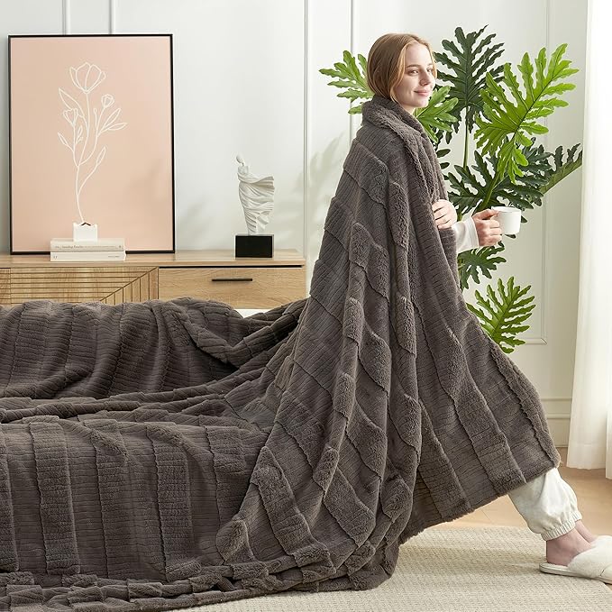 Amélie Home Luxury Striped Faux Fur Throw Blanket for Couch, Embossed Split Fur Cozy Fuzzy Fluffy Luxurious Soft Plush Sofa Chair Bed Gift Blankets for Women Men Wife Friend, 55"x70", Charcoal Gray